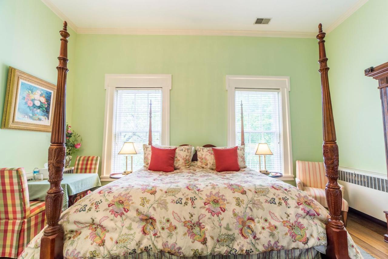 Bourbon Manor Bed & Breakfast Inn Bardstown Eksteriør billede