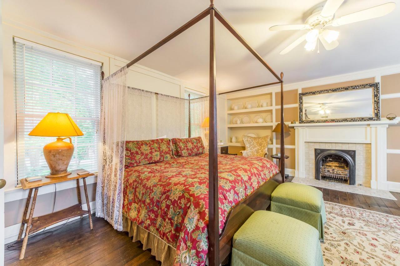 Bourbon Manor Bed & Breakfast Inn Bardstown Eksteriør billede