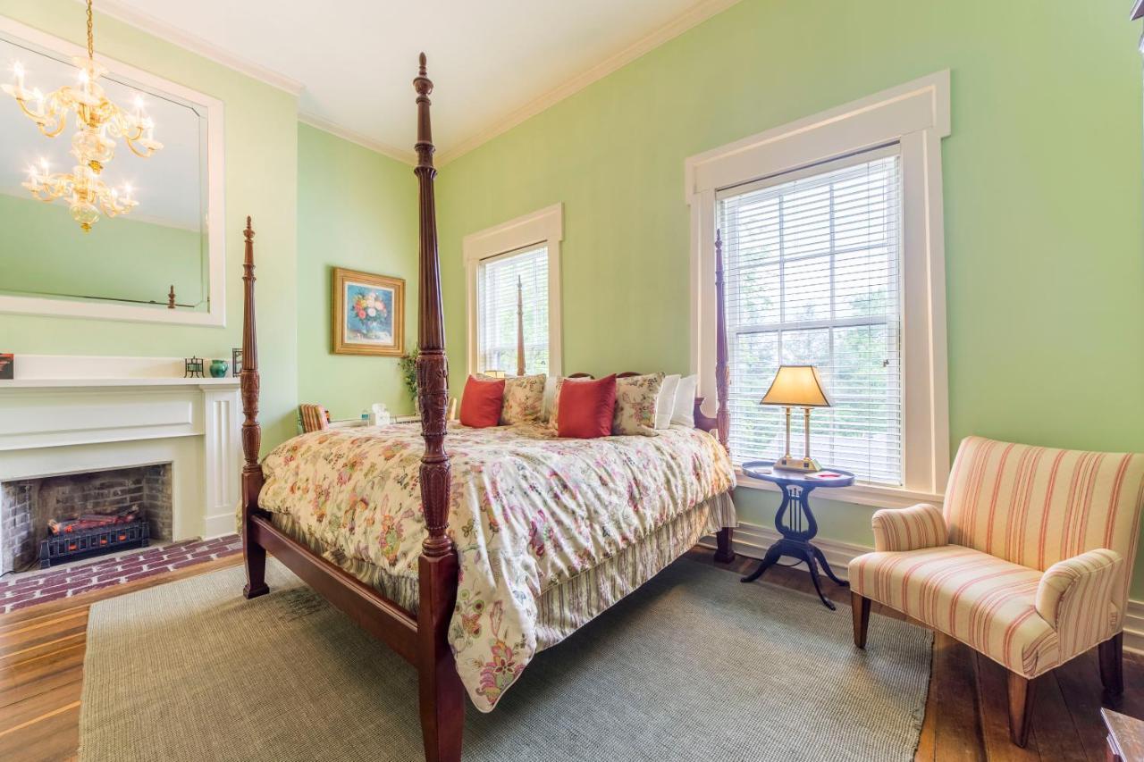 Bourbon Manor Bed & Breakfast Inn Bardstown Eksteriør billede