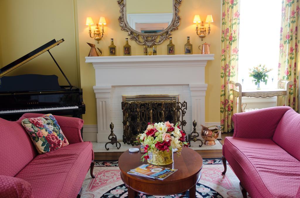 Bourbon Manor Bed & Breakfast Inn Bardstown Eksteriør billede