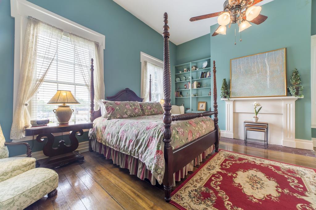 Bourbon Manor Bed & Breakfast Inn Bardstown Eksteriør billede