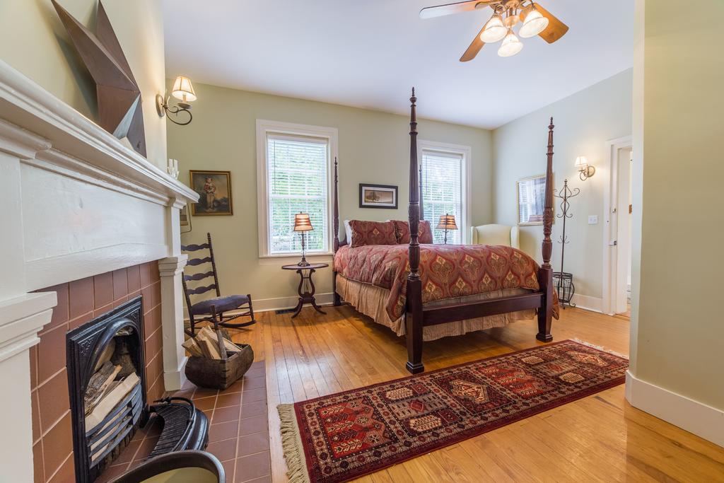 Bourbon Manor Bed & Breakfast Inn Bardstown Eksteriør billede